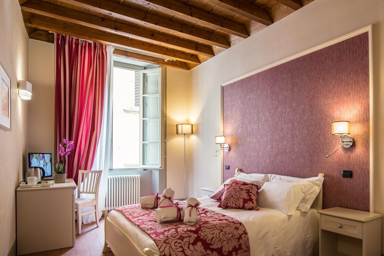 B&B Residenza Di Via Fontana Lucca Kültér fotó