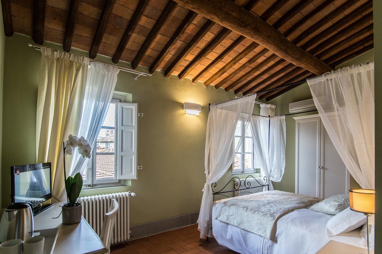 B&B Residenza Di Via Fontana Lucca Kültér fotó