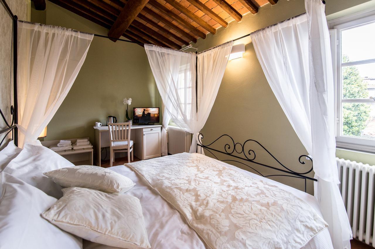 B&B Residenza Di Via Fontana Lucca Kültér fotó