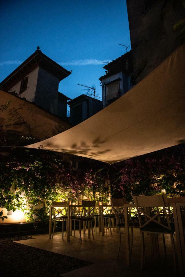 B&B Residenza Di Via Fontana Lucca Kültér fotó