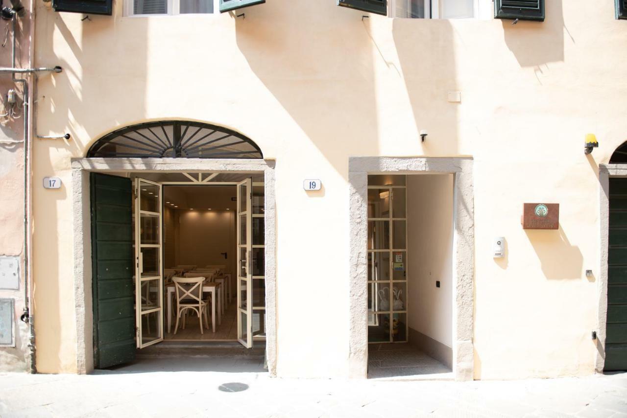 B&B Residenza Di Via Fontana Lucca Kültér fotó